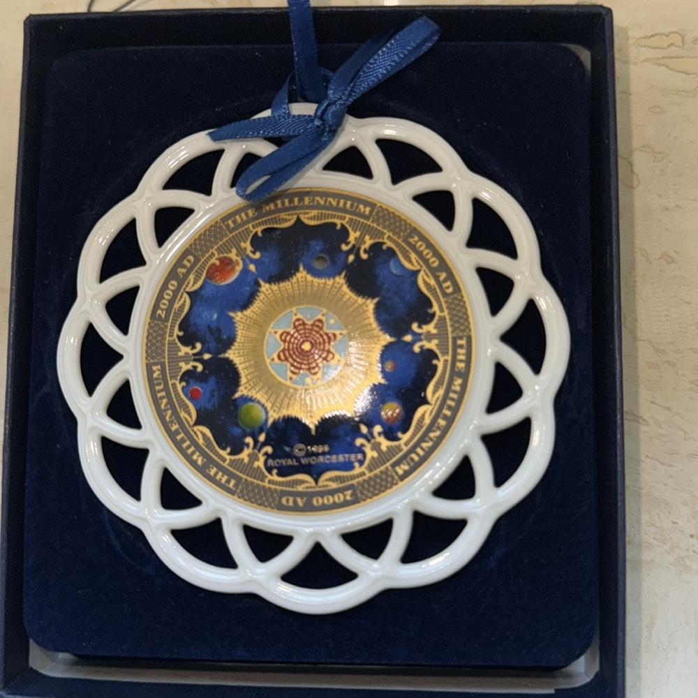 Royal Worcester Millenium ornament - Picture 3 of 3